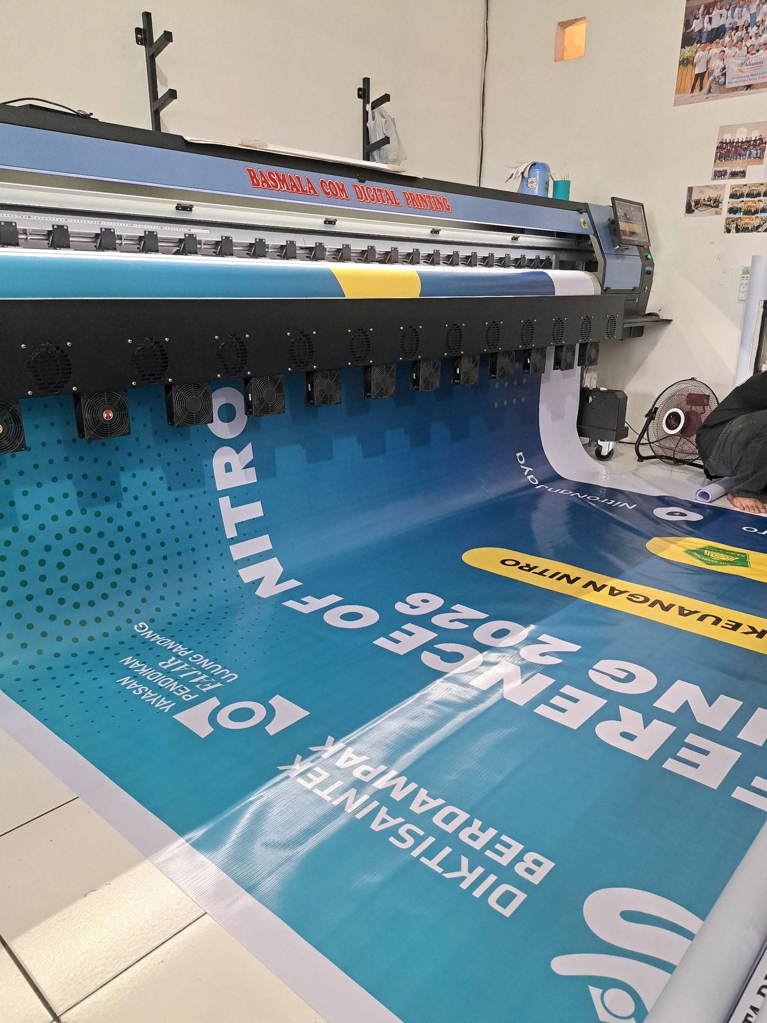 Cetak stiker large format