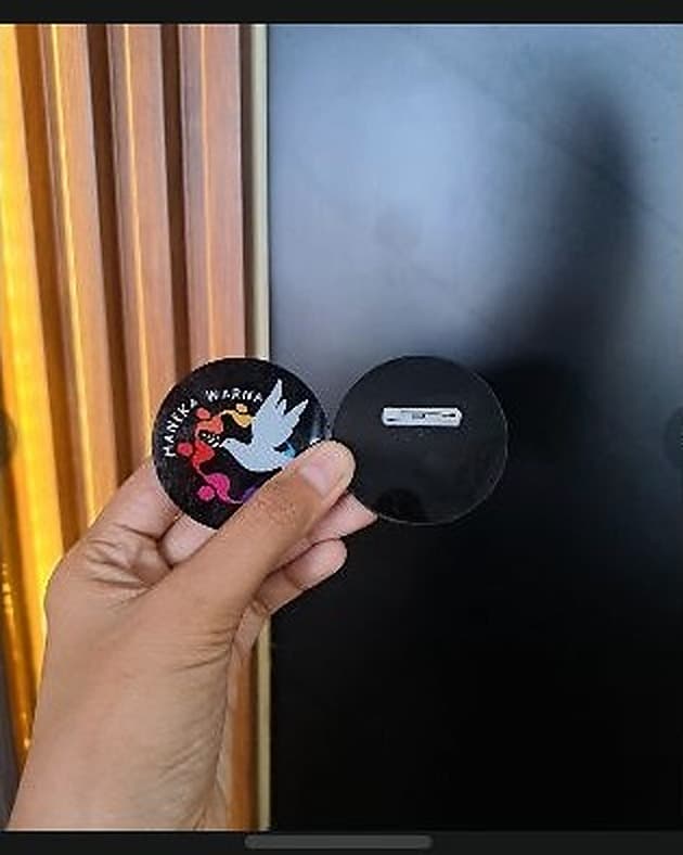 Pin Akrilik — foto 3 dari 5