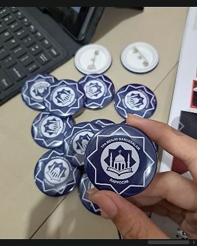 Pin Bros plastik — foto 6 dari 6